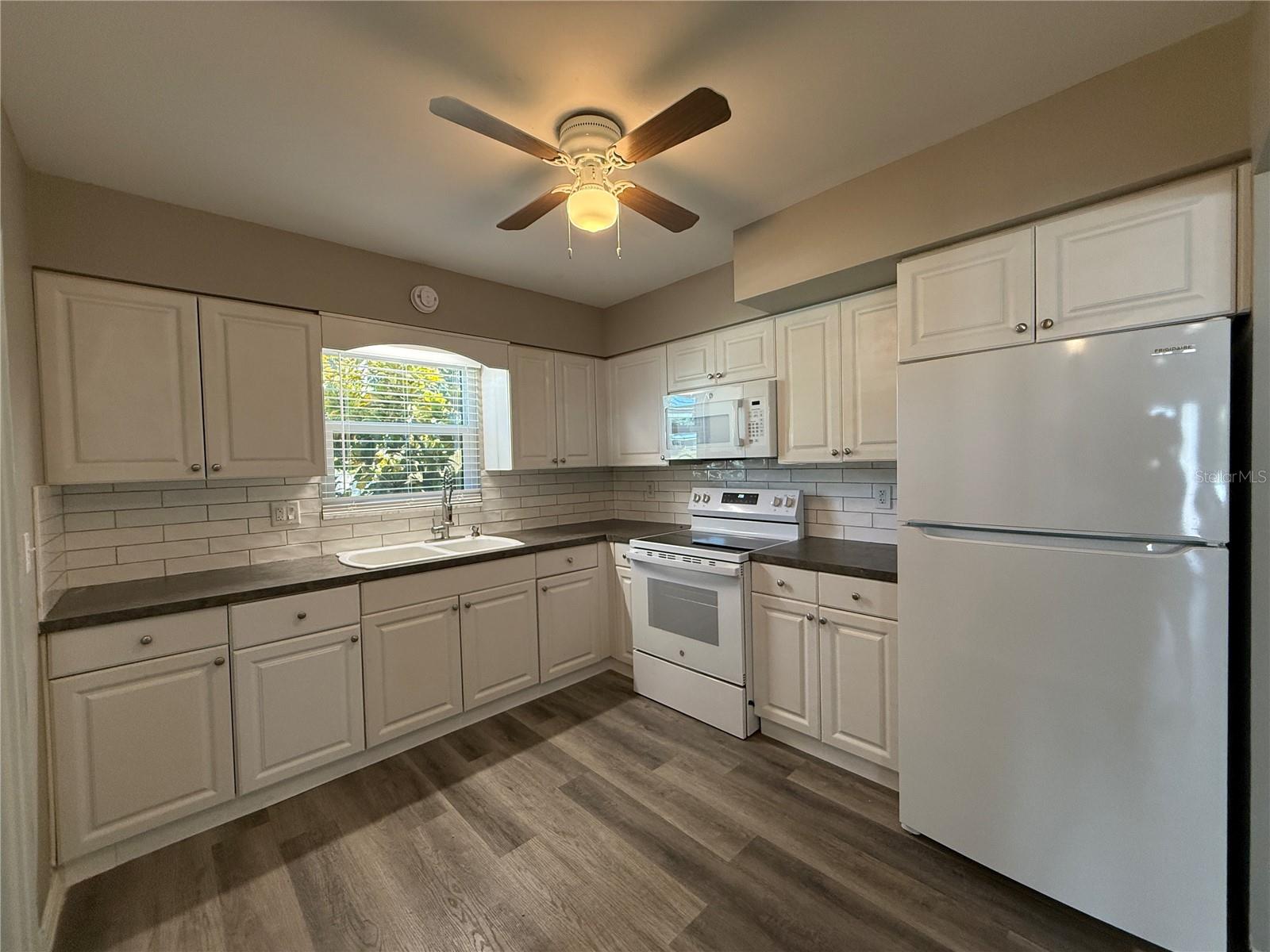 PINE LAWN - Residential Lease