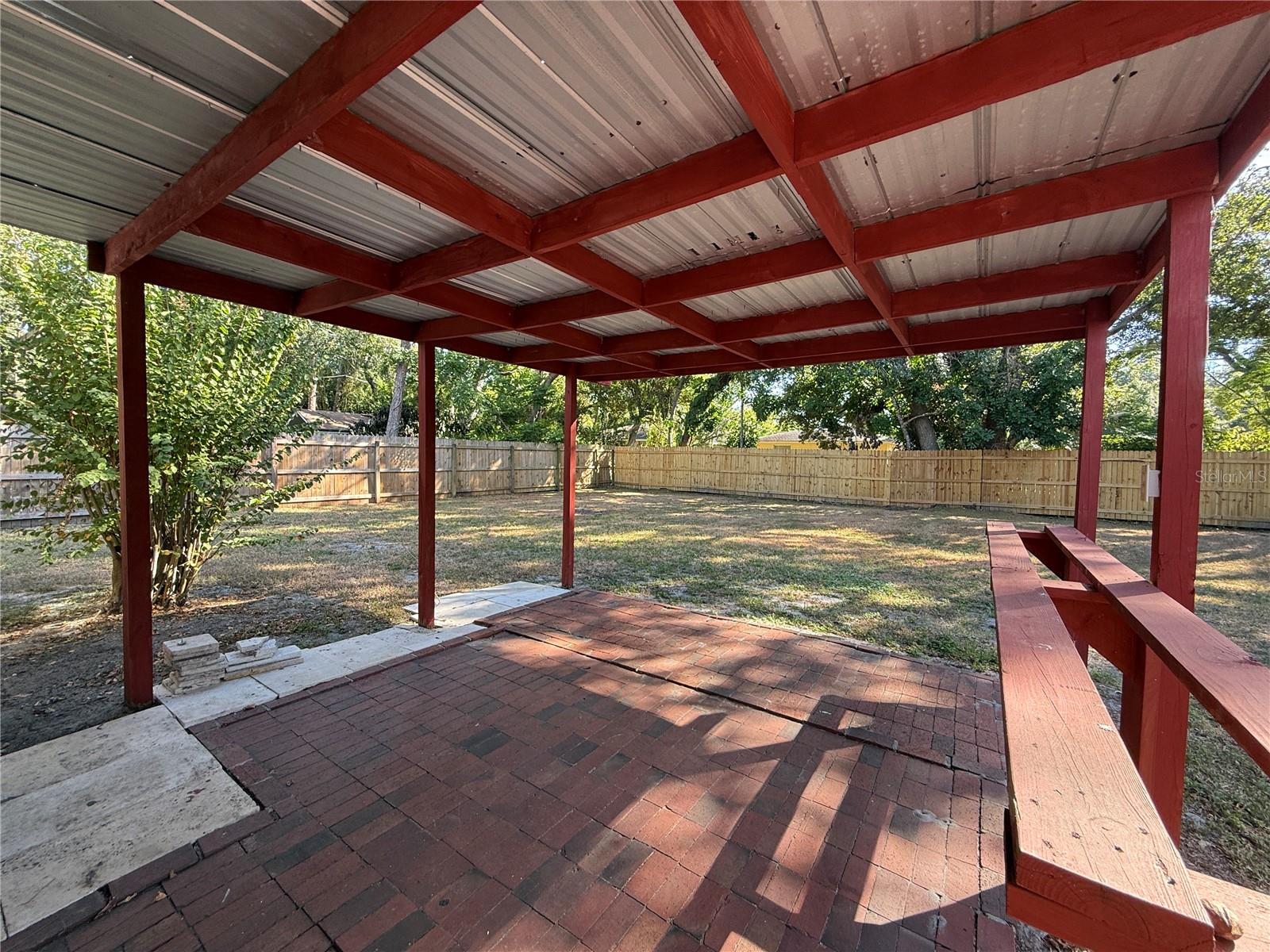 PINE LAWN - Residential Lease