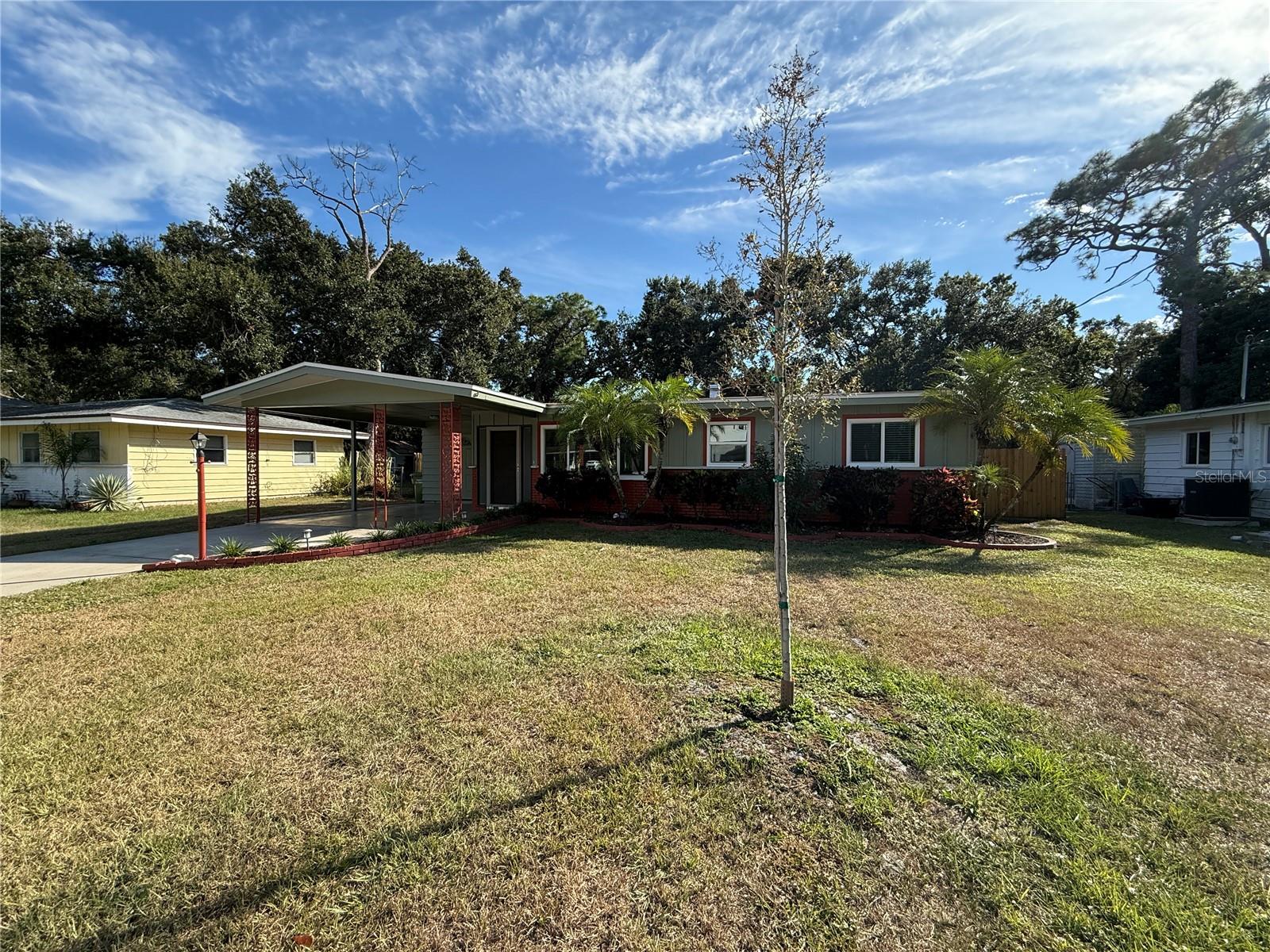 PINE LAWN - Residential Lease