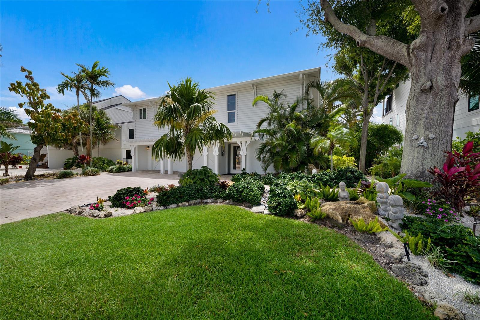 517 LOQUAT DRIVE