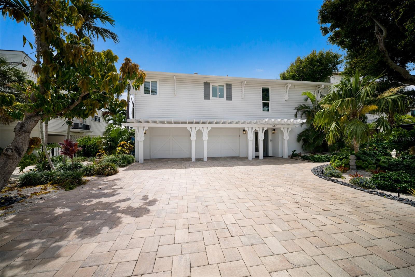 517 LOQUAT DRIVE