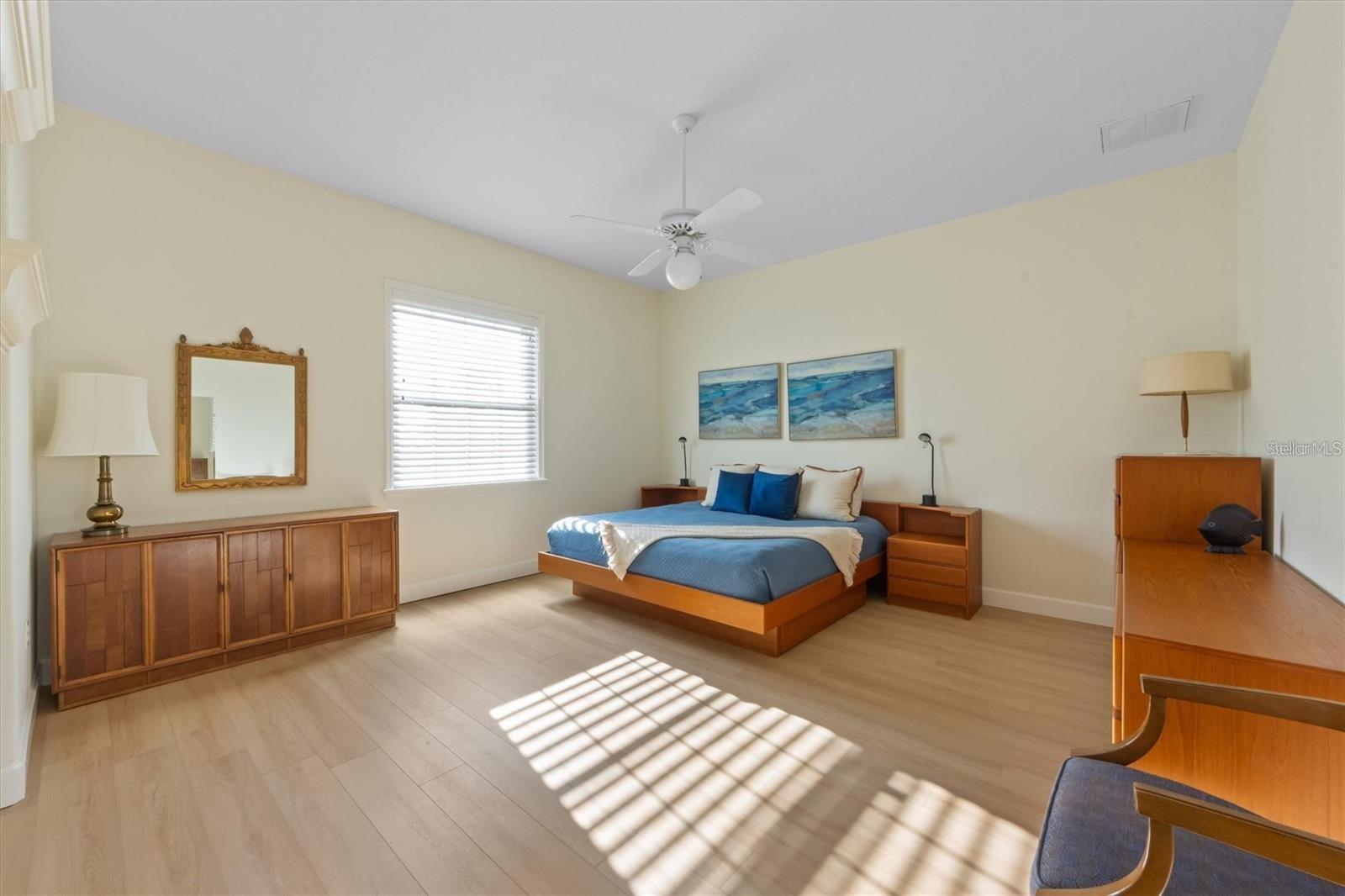 HOLMES BEACH 16TH UNIT - Residential