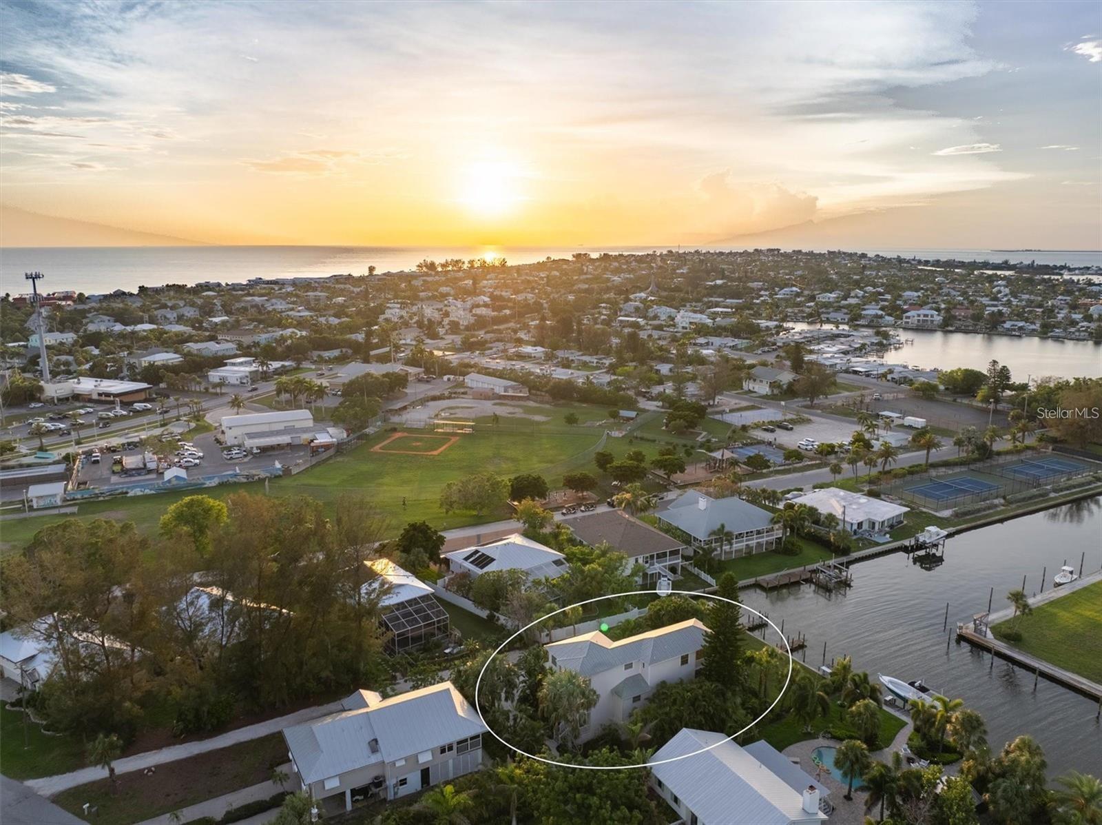 HOLMES BEACH 16TH UNIT - Residential