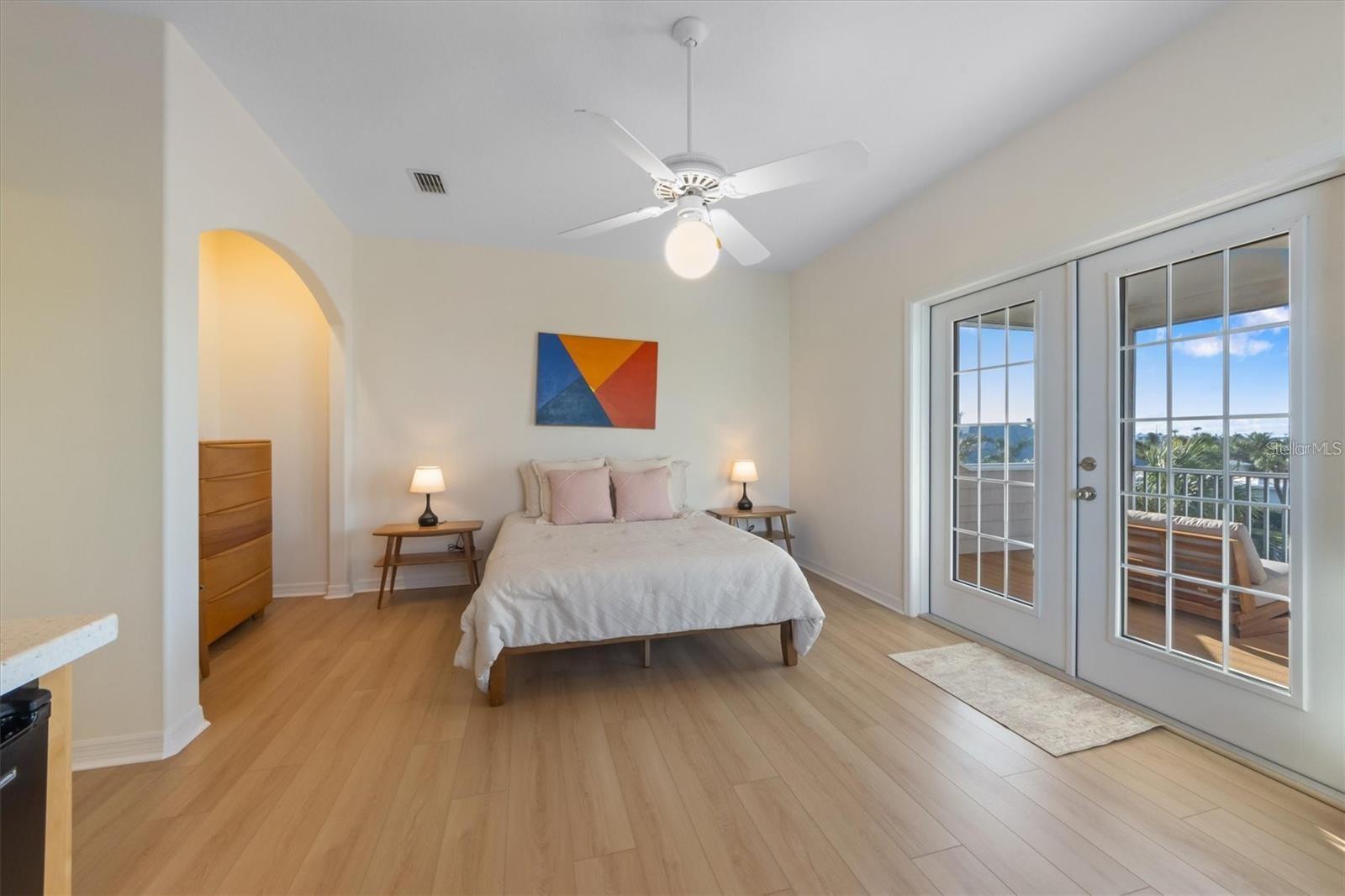 HOLMES BEACH 16TH UNIT - Residential