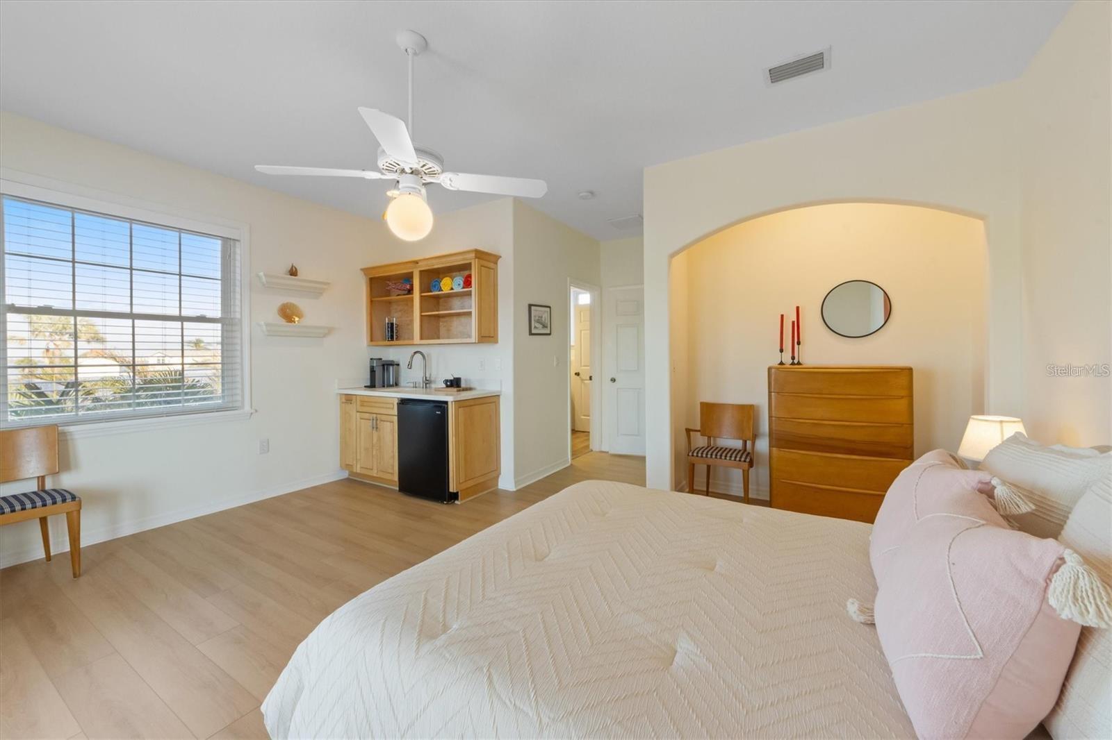 HOLMES BEACH 16TH UNIT - Residential