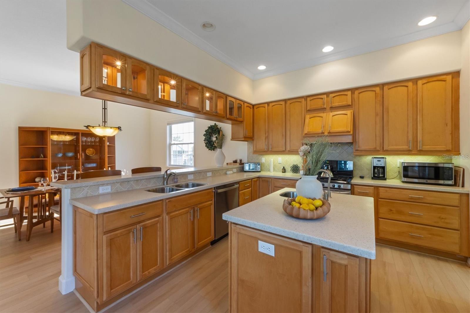 HOLMES BEACH 16TH UNIT - Residential