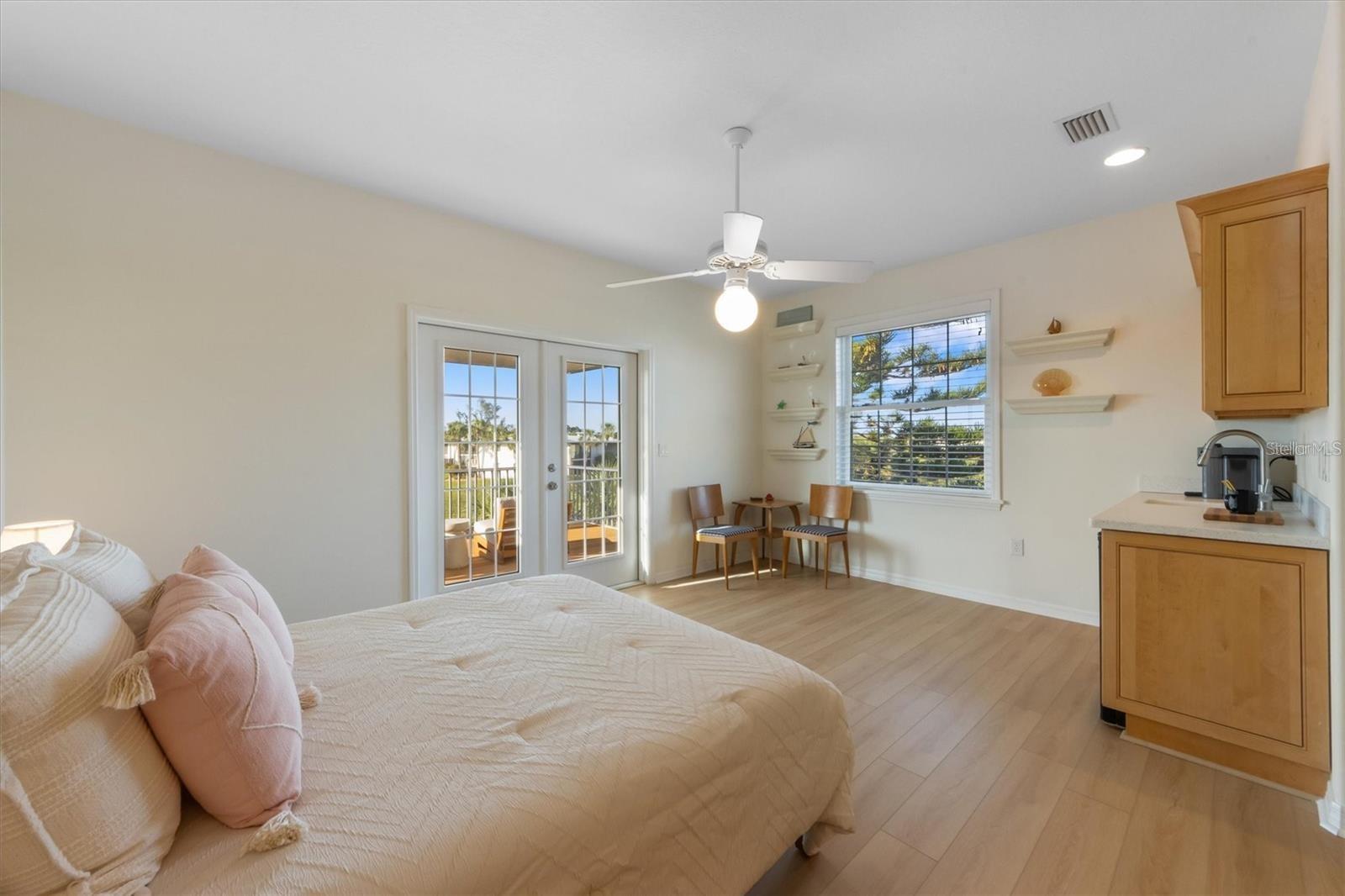 HOLMES BEACH 16TH UNIT - Residential