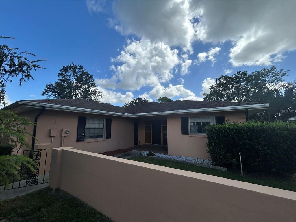 Photo of 374 Troon Court, Winter Haven, FL 33884 (MLS # P4936606)