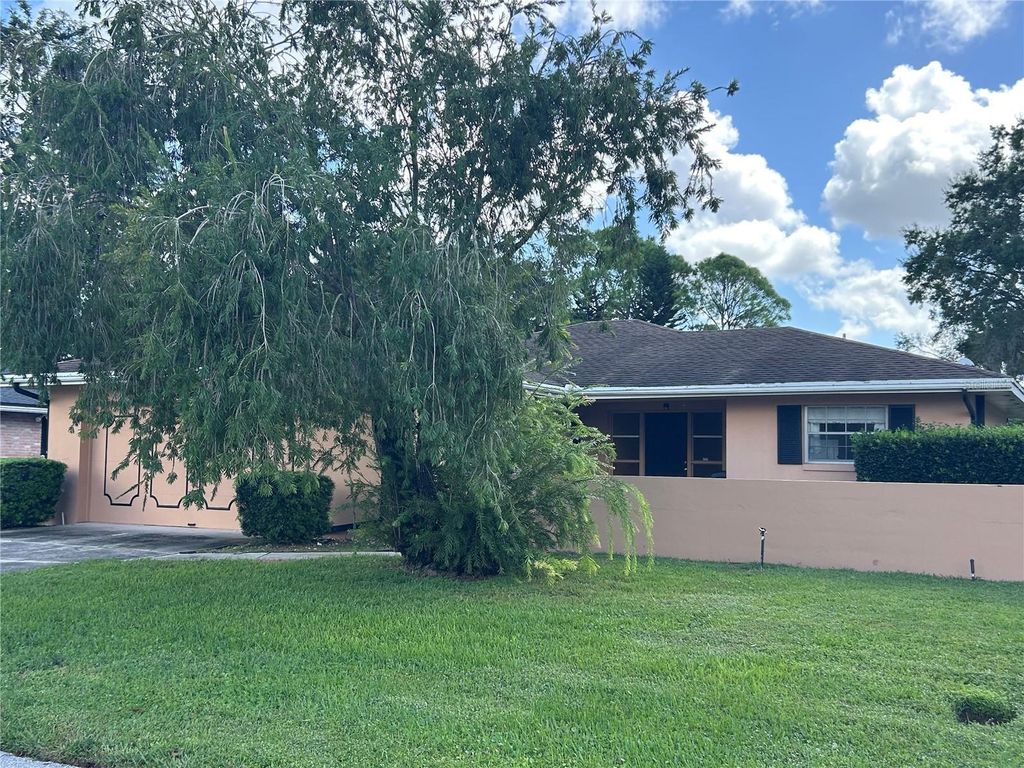 Photo of 374 Troon Court, Winter Haven, FL 33884 (MLS # P4936606)
