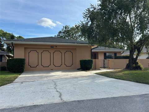 Photo of 374 Troon Court, Winter Haven, FL 33884 (MLS # P4936606)