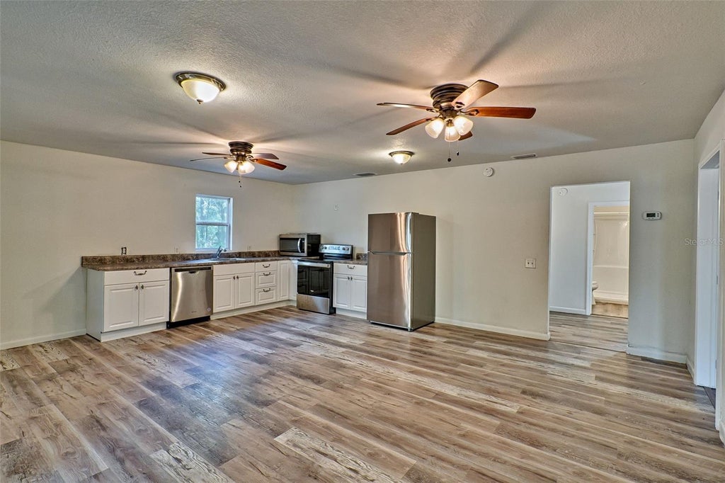 Photo of 300 S Us Highway 129, Bell, FL 32619 (MLS # S5153611)