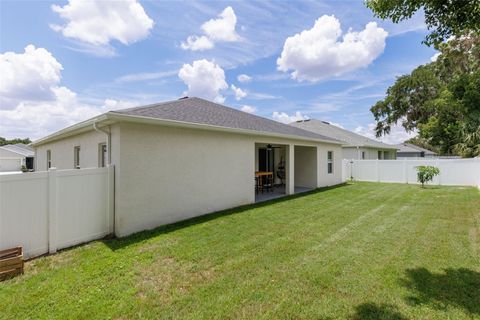 A home in LAKELAND