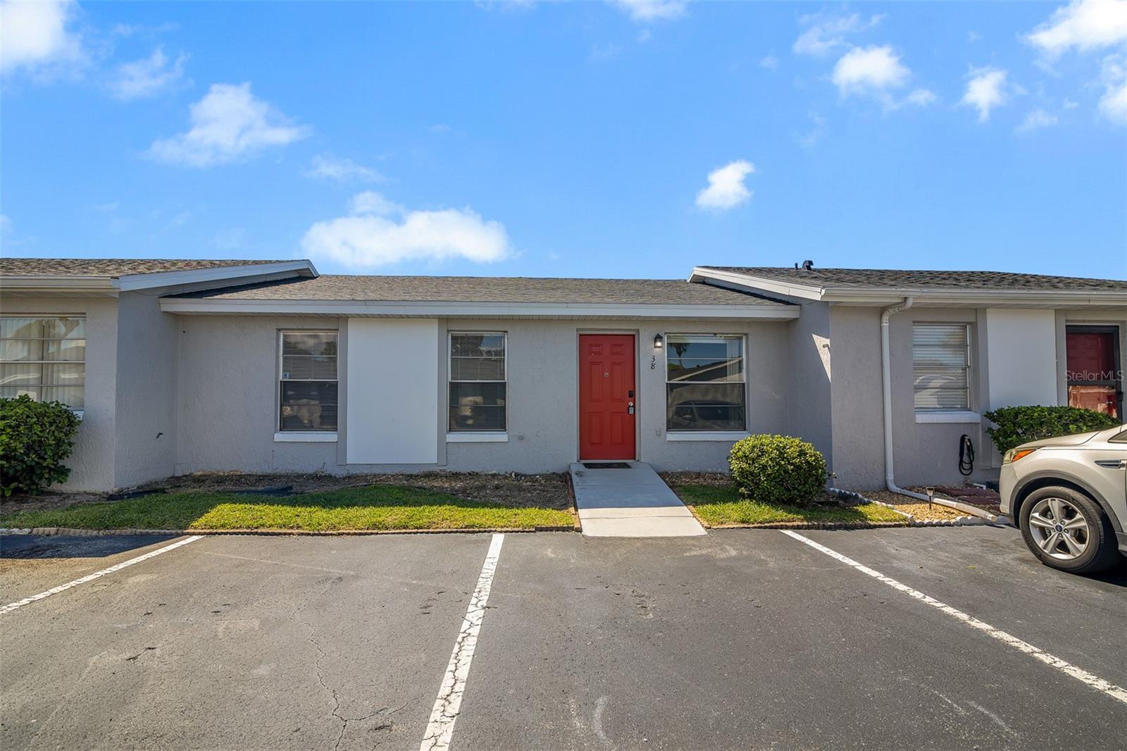 38 LAKE VILLA WAY