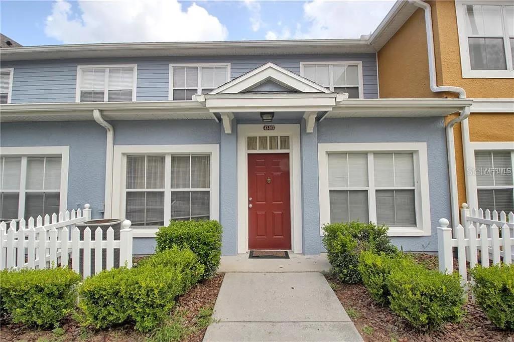 Fully Furnished 3-Bedroom, 2-Bath Townhouse – Venetian Bay Villages, Kissimmee, FL MORE PHOTOS TO COME.
Step into comfort and convenience with this beautifully furnished townhouse in the sought-after Venetian Bay Villages. Featuring 3 spacious bedrooms and 2 full bathrooms, this home is move-in ready and designed for easy living. Whether you’re relocating, looking for a long-term rental, or need a Florida retreat near the attractions, this property has it all.