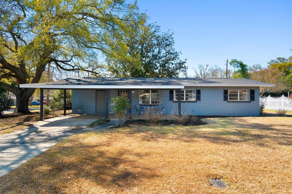 Photo of 1831 Meadowbrook Avenue, Lakeland, FL 33803 (MLS # A4684055)