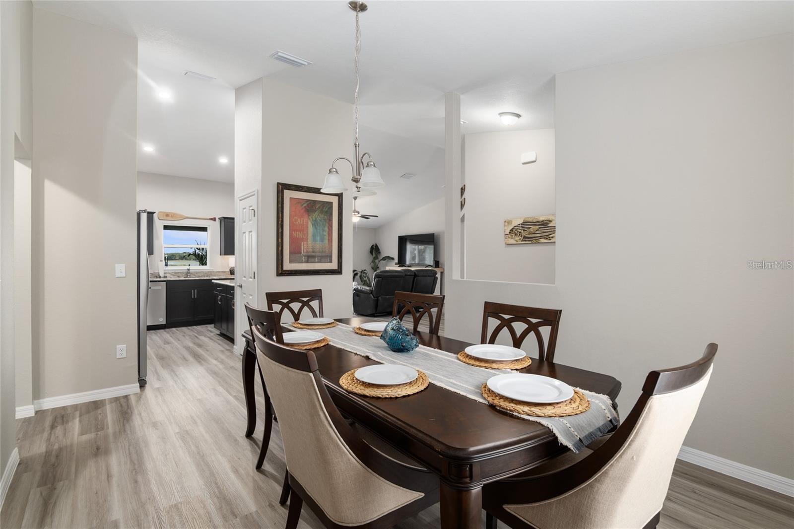 SMITH LAKE VILLAGE - Residential