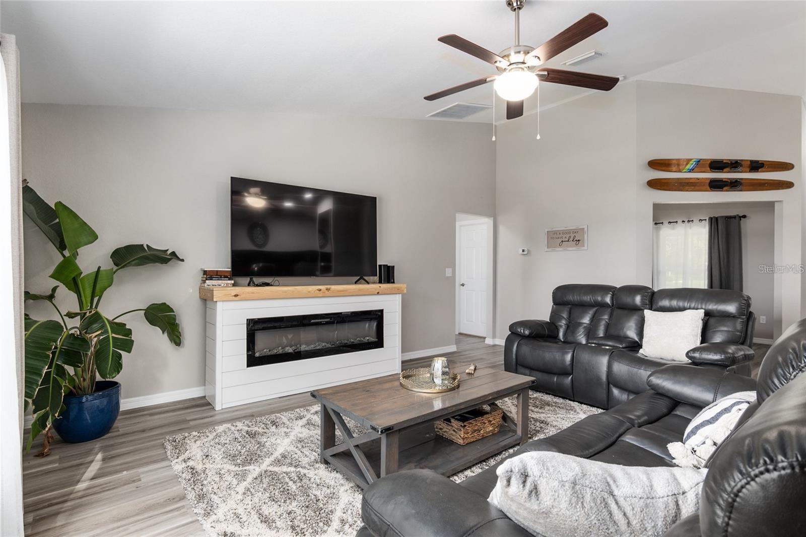 SMITH LAKE VILLAGE - Residential