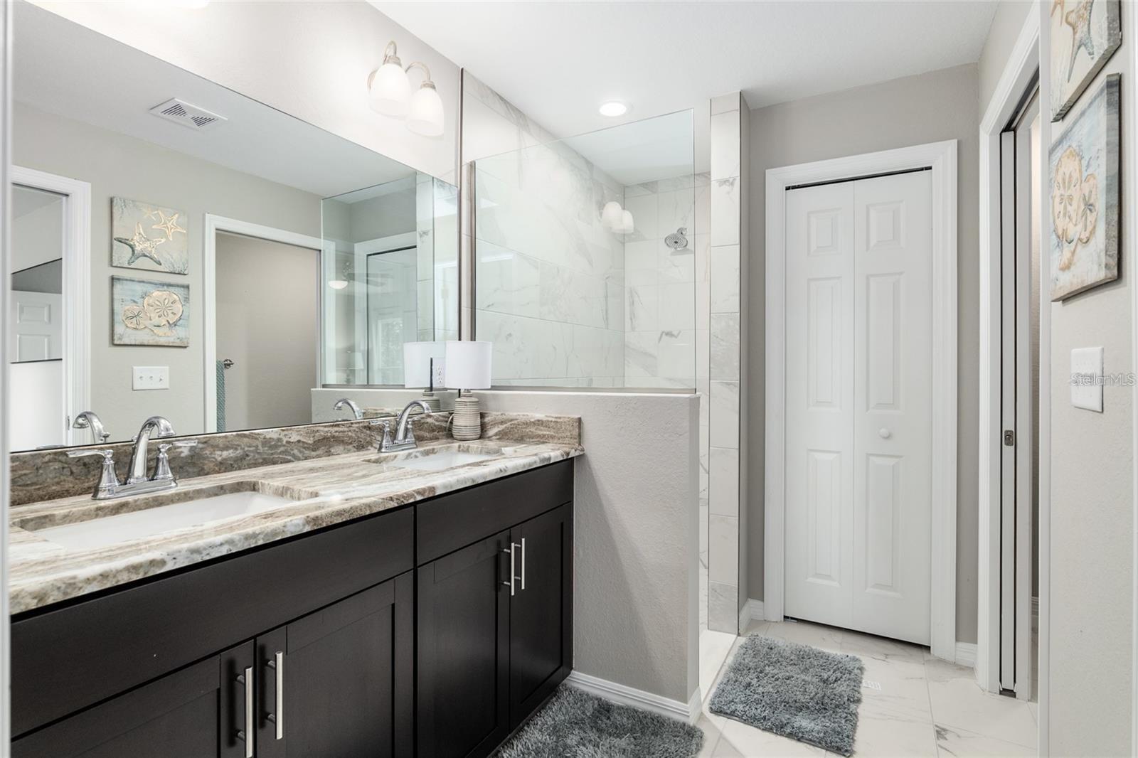 SMITH LAKE VILLAGE - Residential