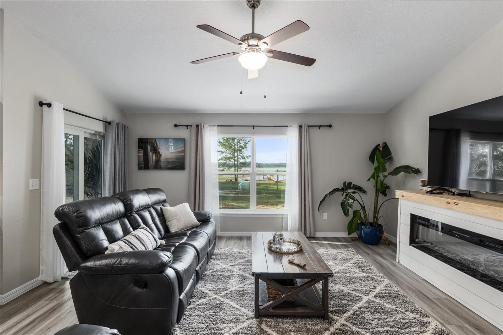 SMITH LAKE VILLAGE - Residential