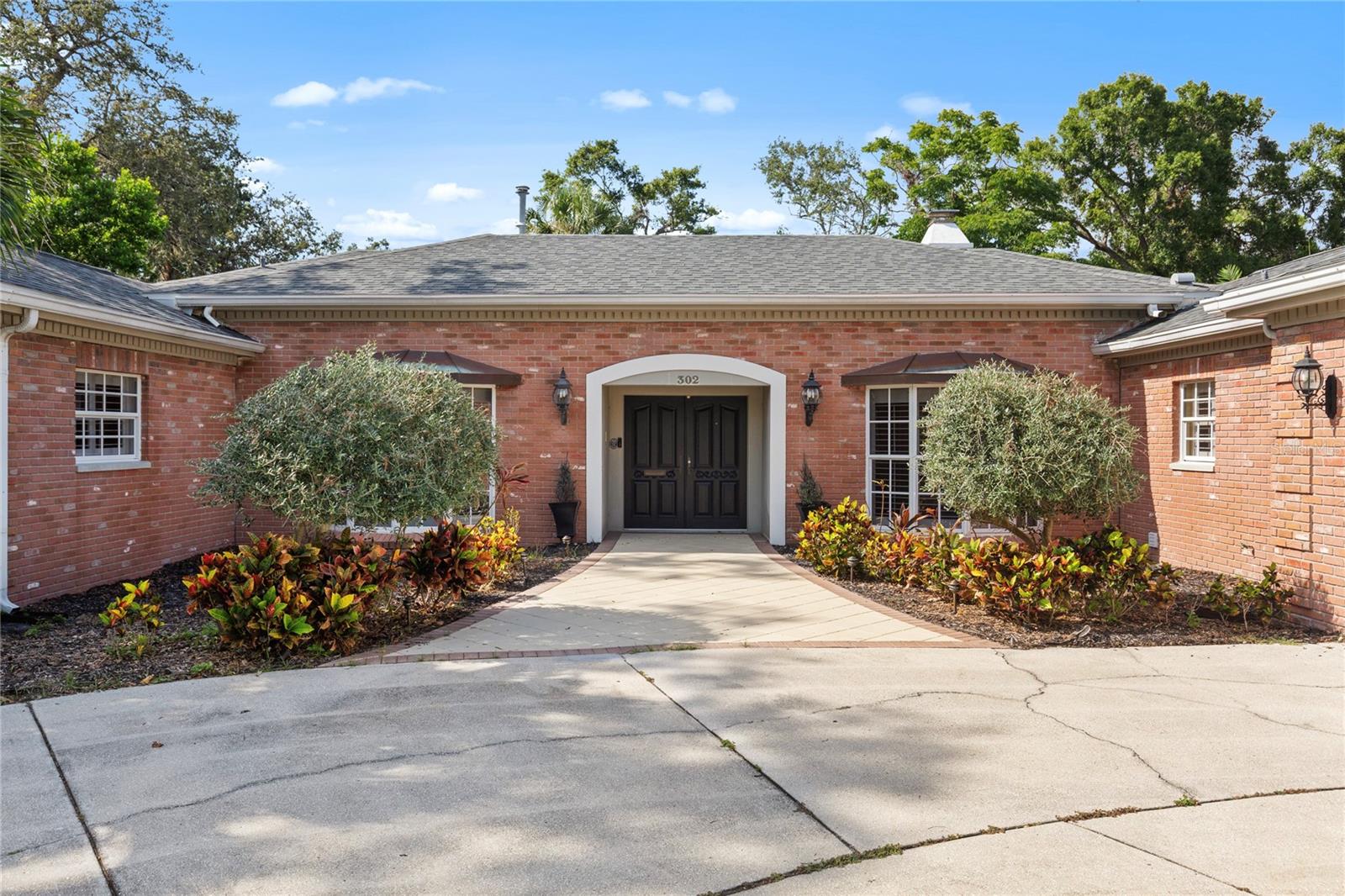 302 EASTLEIGH DRIVE