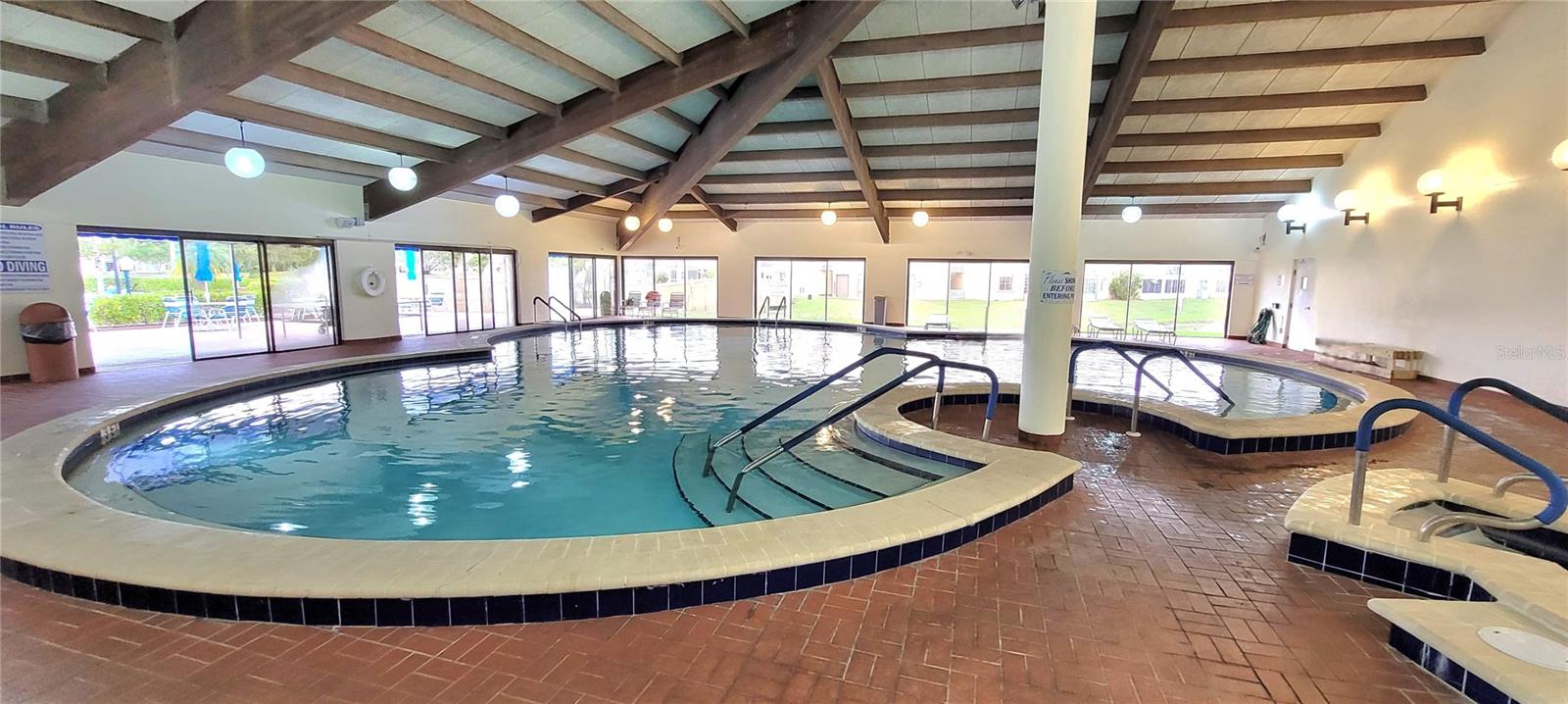 SUNRISE LAKES - Residential