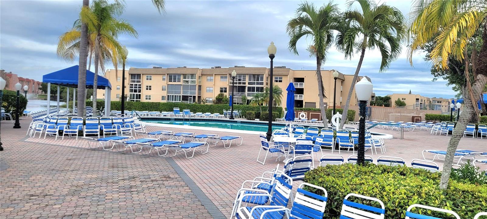 SUNRISE LAKES - Residential