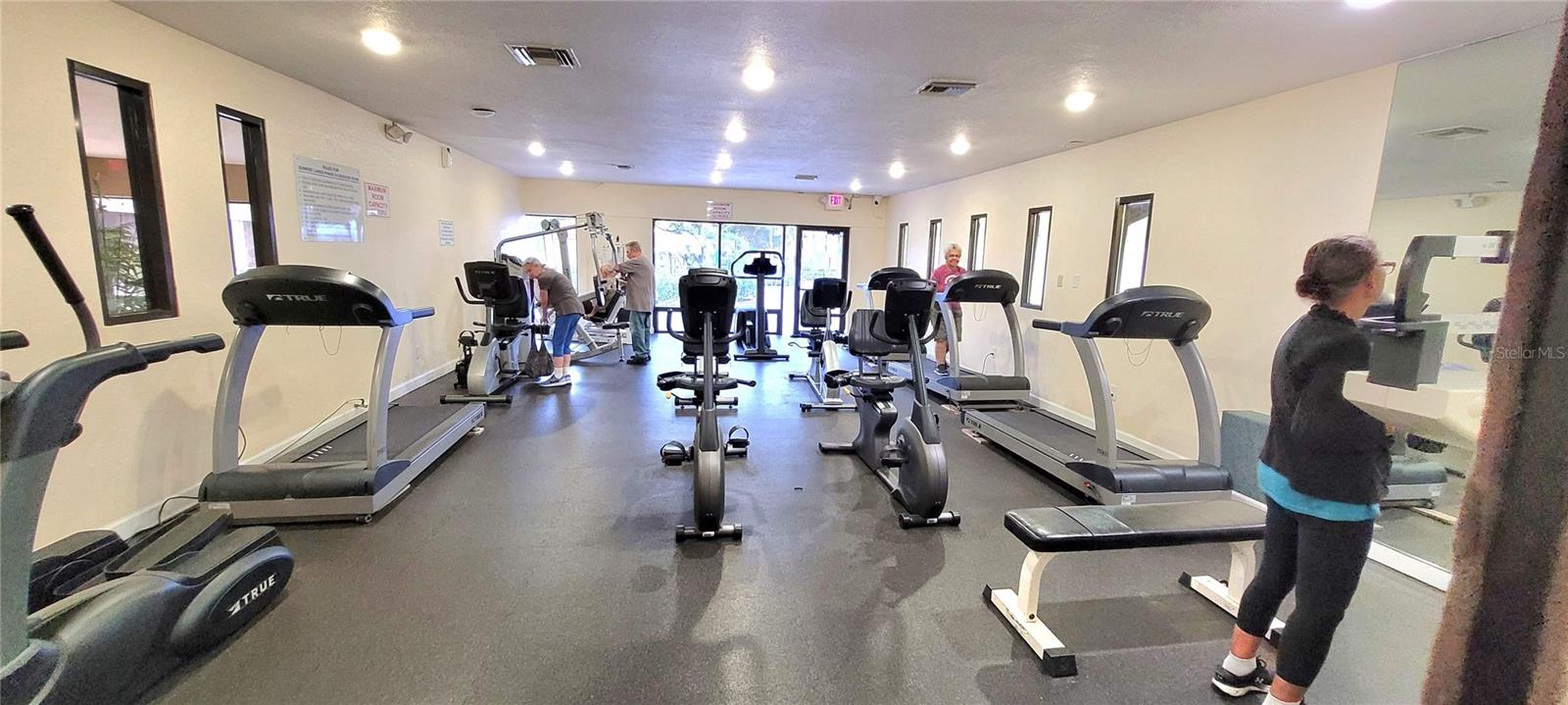 SUNRISE LAKES - Residential