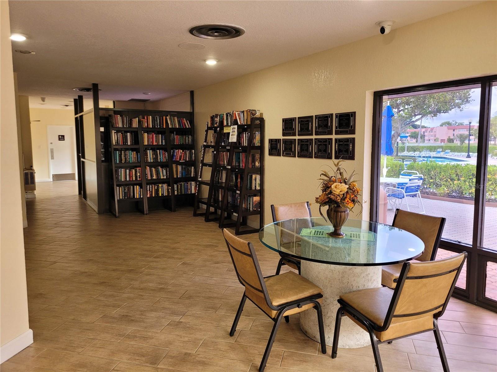 SUNRISE LAKES - Residential