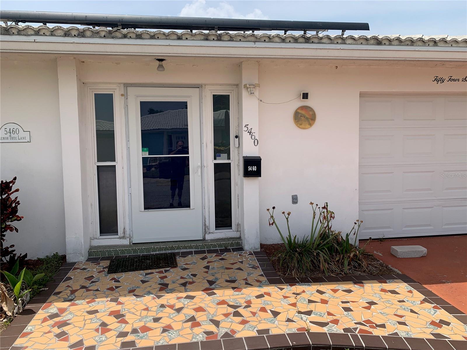 5460 LEMON TREE LANE N