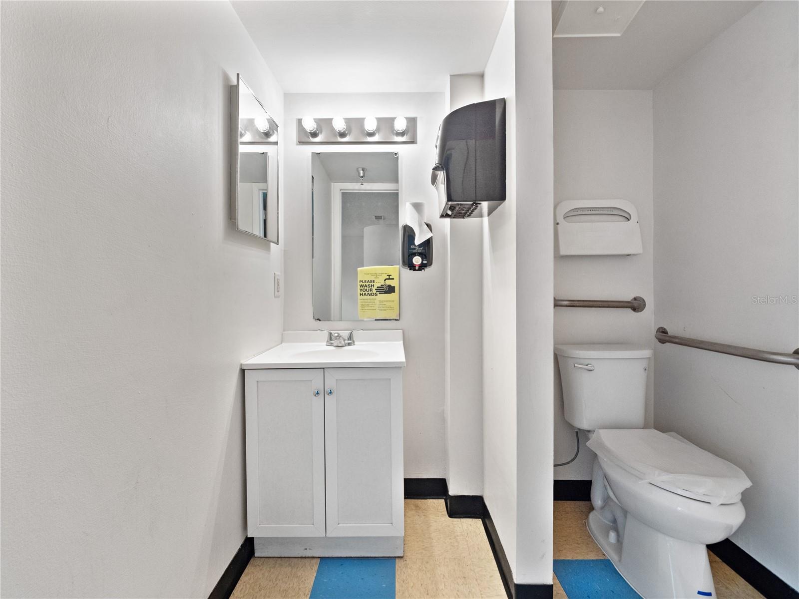 PRESCOTT OFFICE SITE - Commercial Lease