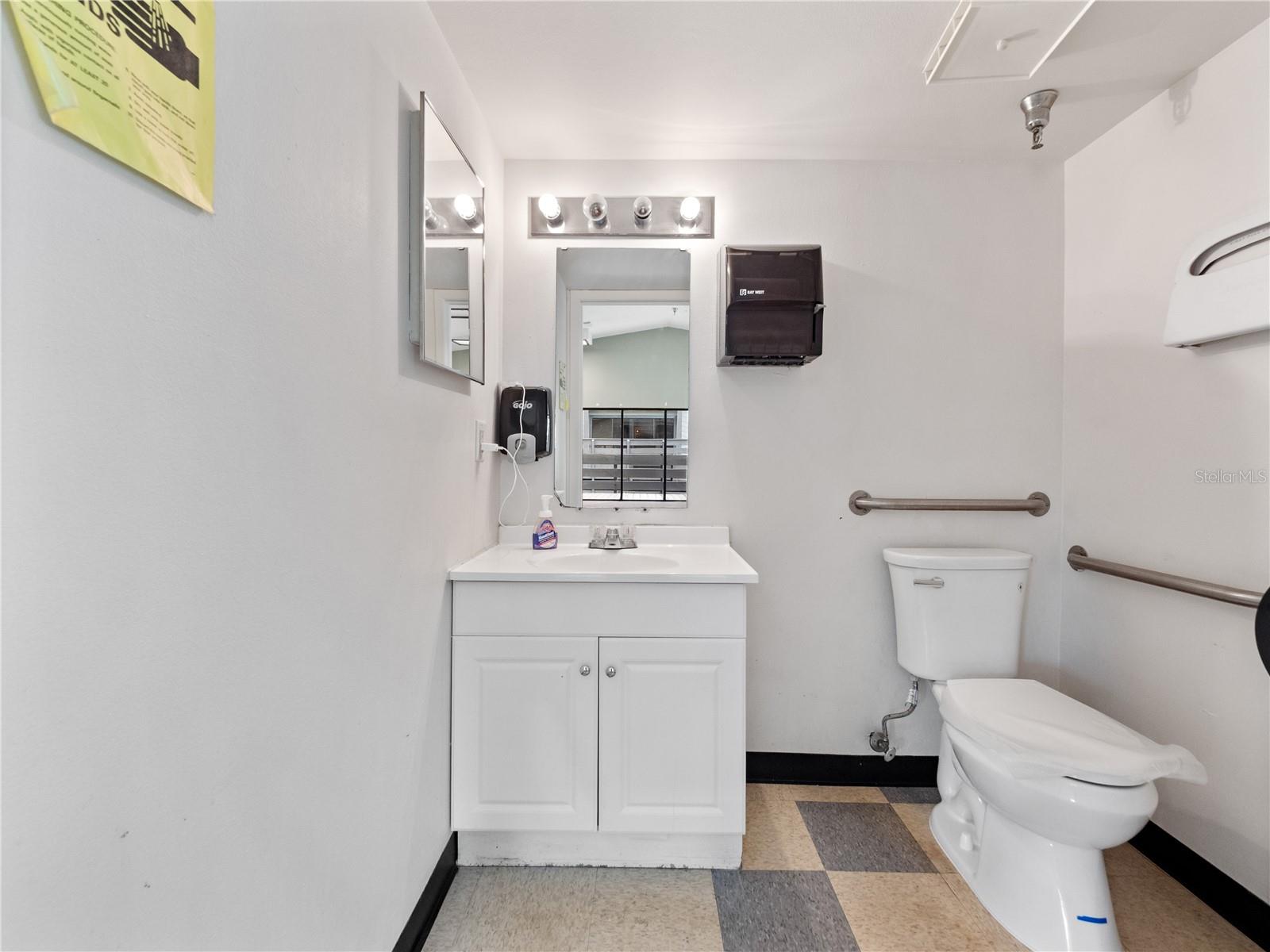 PRESCOTT OFFICE SITE - Commercial Lease