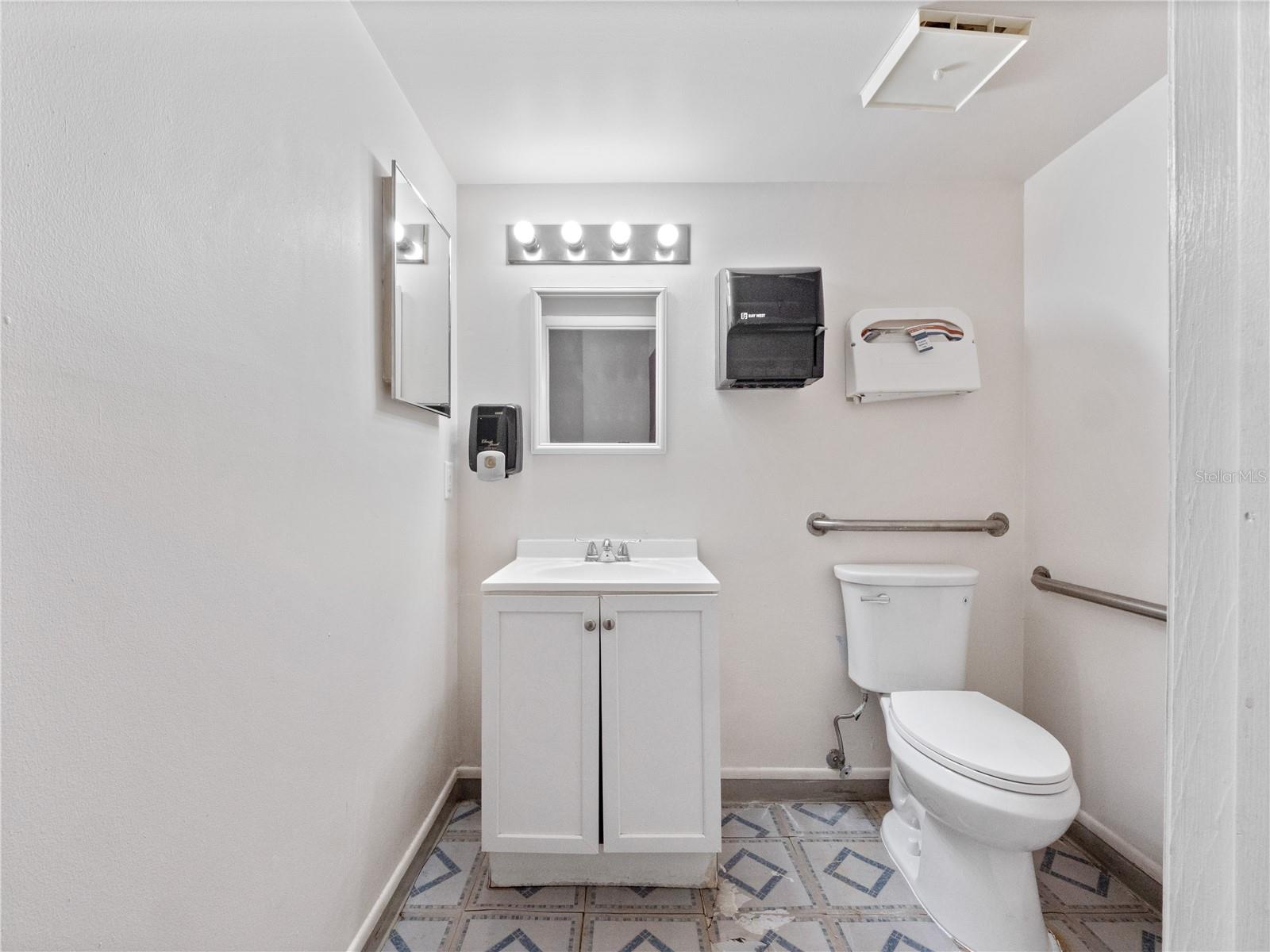 PRESCOTT OFFICE SITE - Commercial Lease