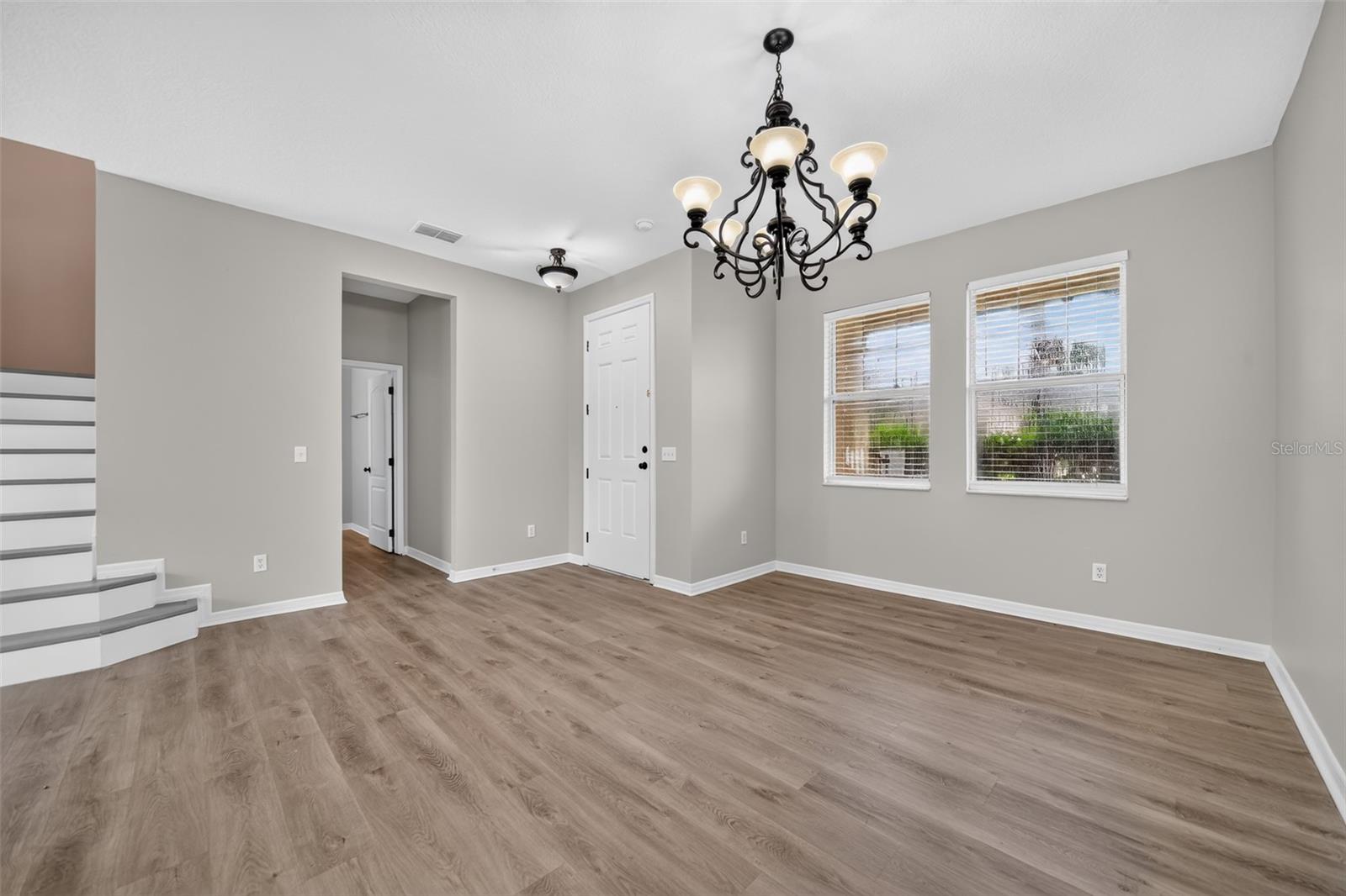 1215 ALAPAHA LANE