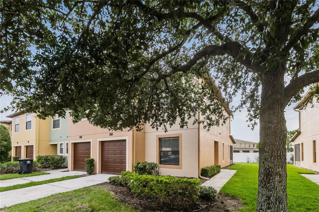 Photo of 2627 Oleander Lakes Drive, Brandon, FL 33511 (MLS # TB8429918)