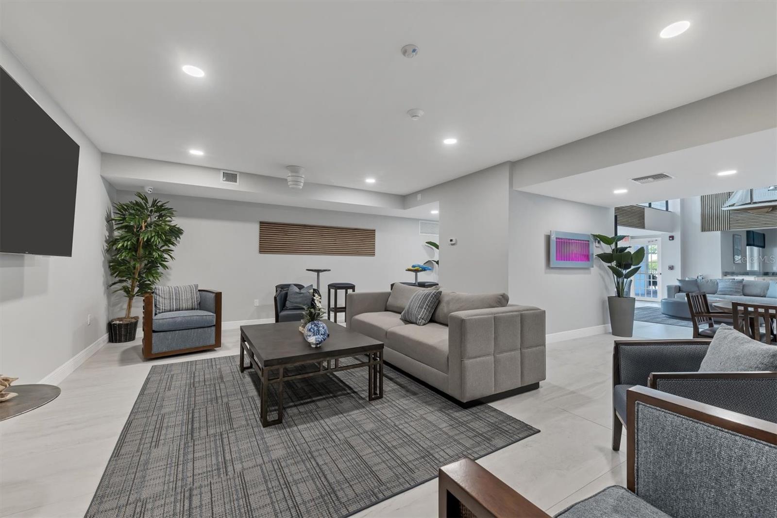 SOUTHBAY YACHT & RACQUET CLUB - Residential