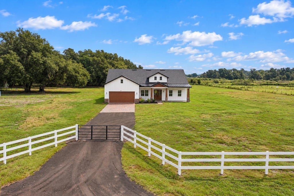 Photo of 8957 SE 12th Drive, Webster, FL 33597 (MLS # O6449756)