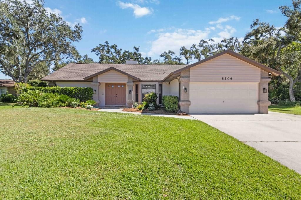 Photo of 5206 Woodlawn Circle E, Palmetto, FL 34221 (MLS # TB8487151)