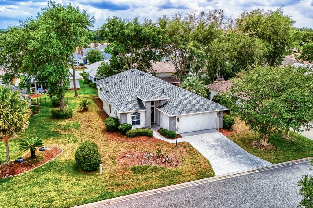 Photo of 6340 Highland Lakes Blvd, Leesburg, FL 34748 (MLS # O6407704)