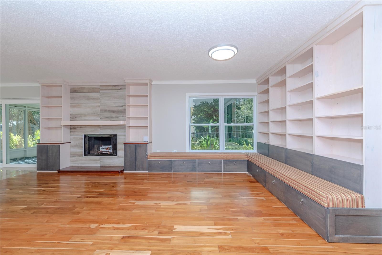 ANCHORAGE OF TARPON LAKE UNIT THREE THE - Residential