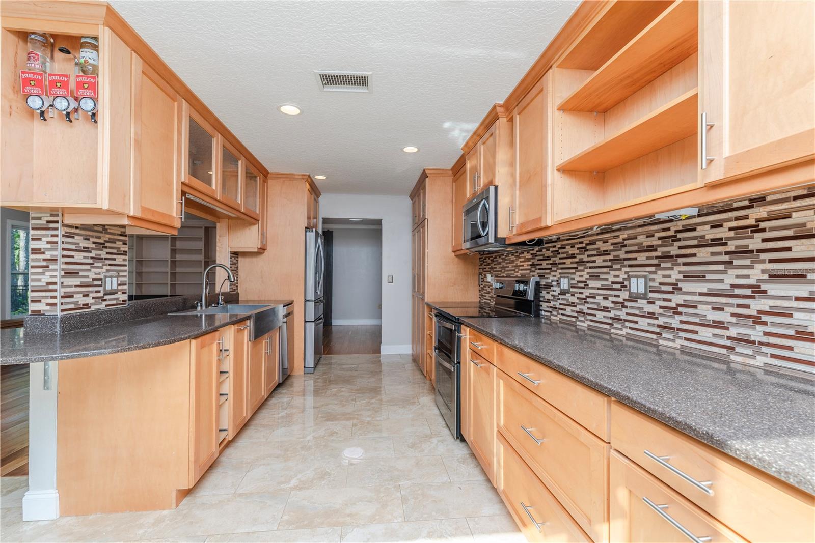 ANCHORAGE OF TARPON LAKE UNIT THREE THE - Residential