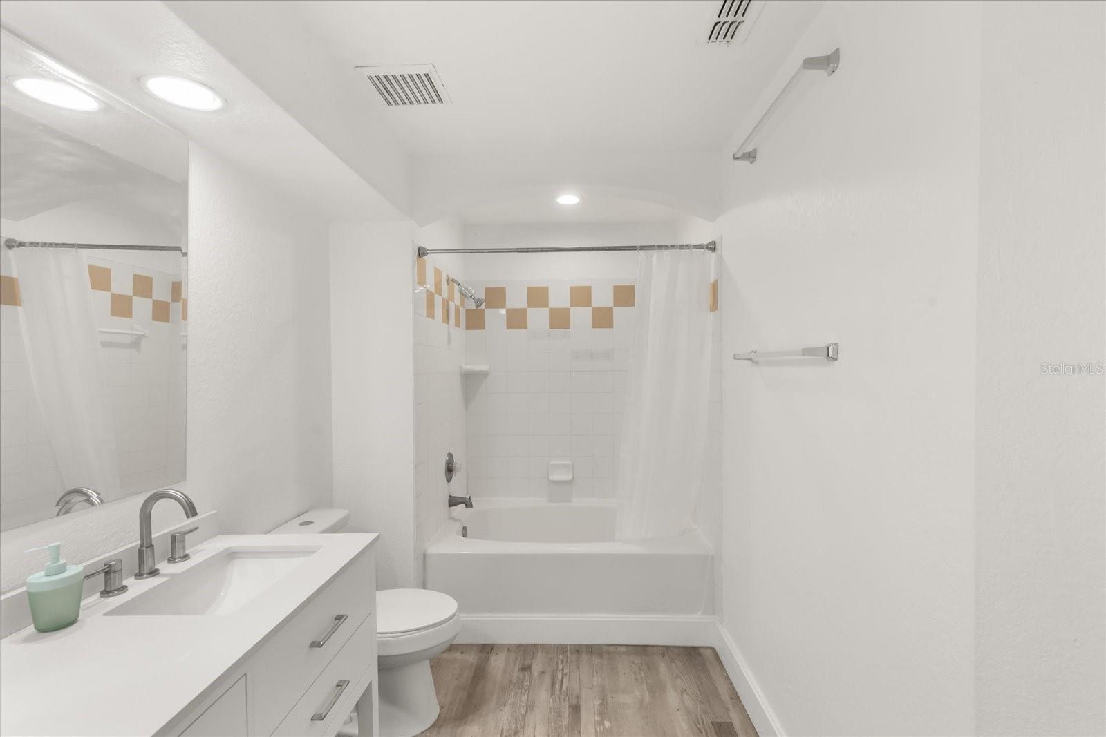 THE VILLAS AT CARROLLWOOD CONDO - Residential