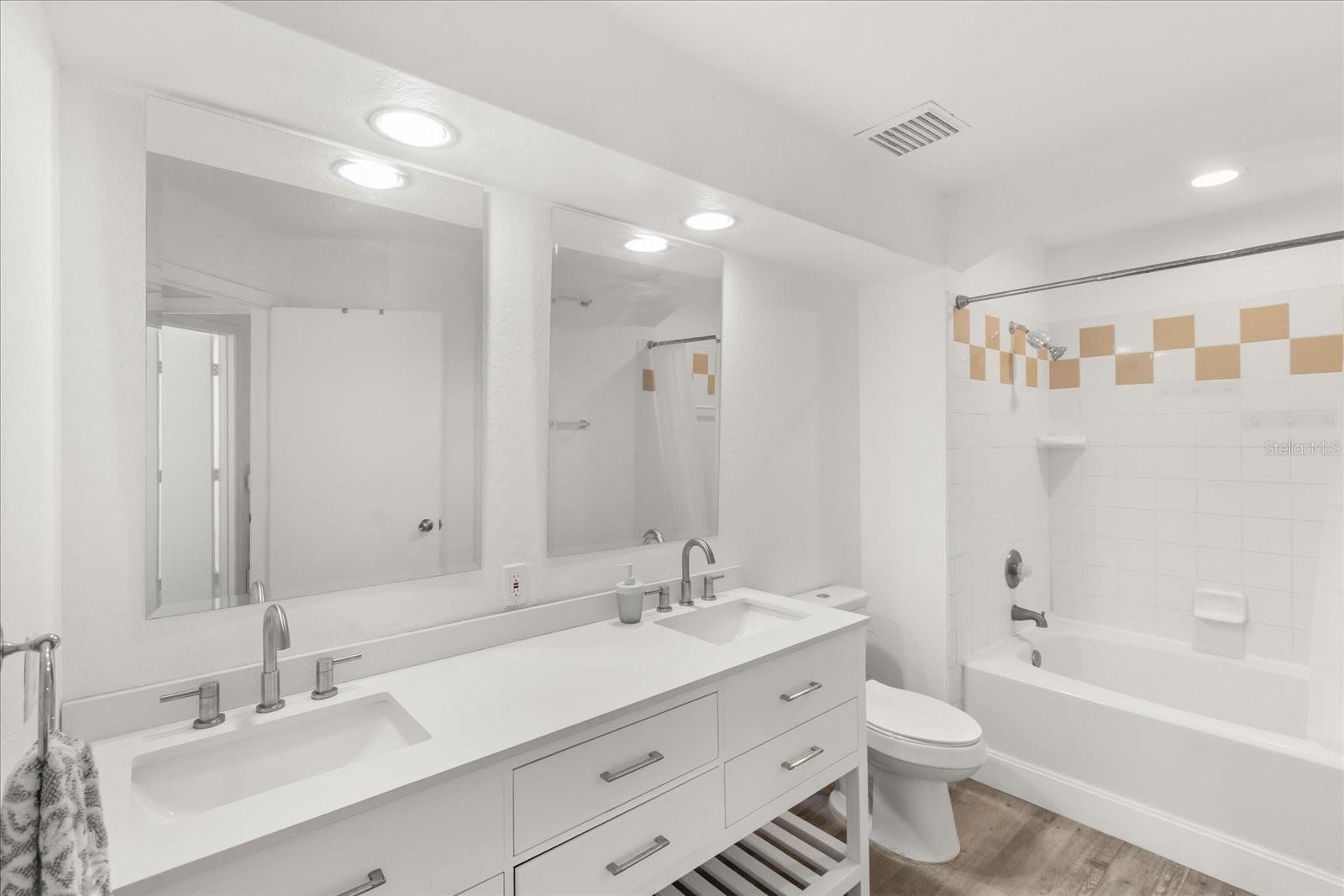 THE VILLAS AT CARROLLWOOD CONDO - Residential