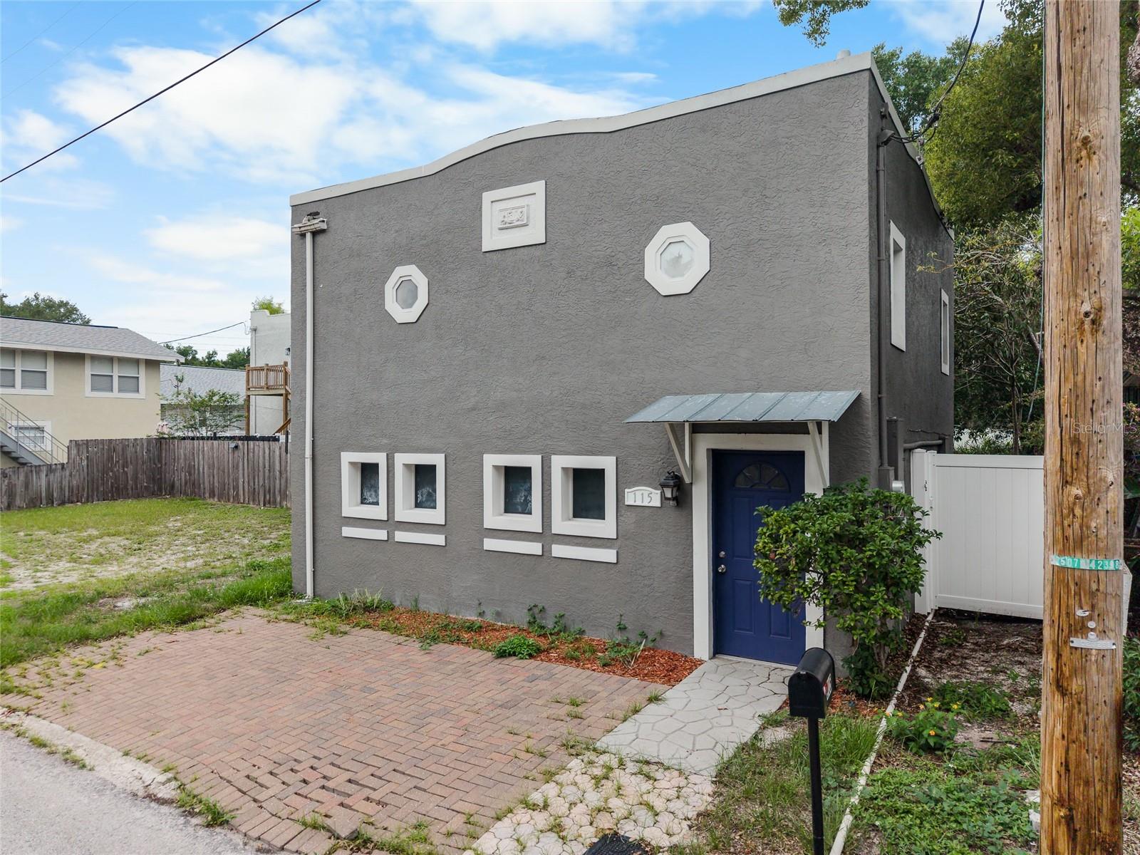 115 W ALLISON COURT
