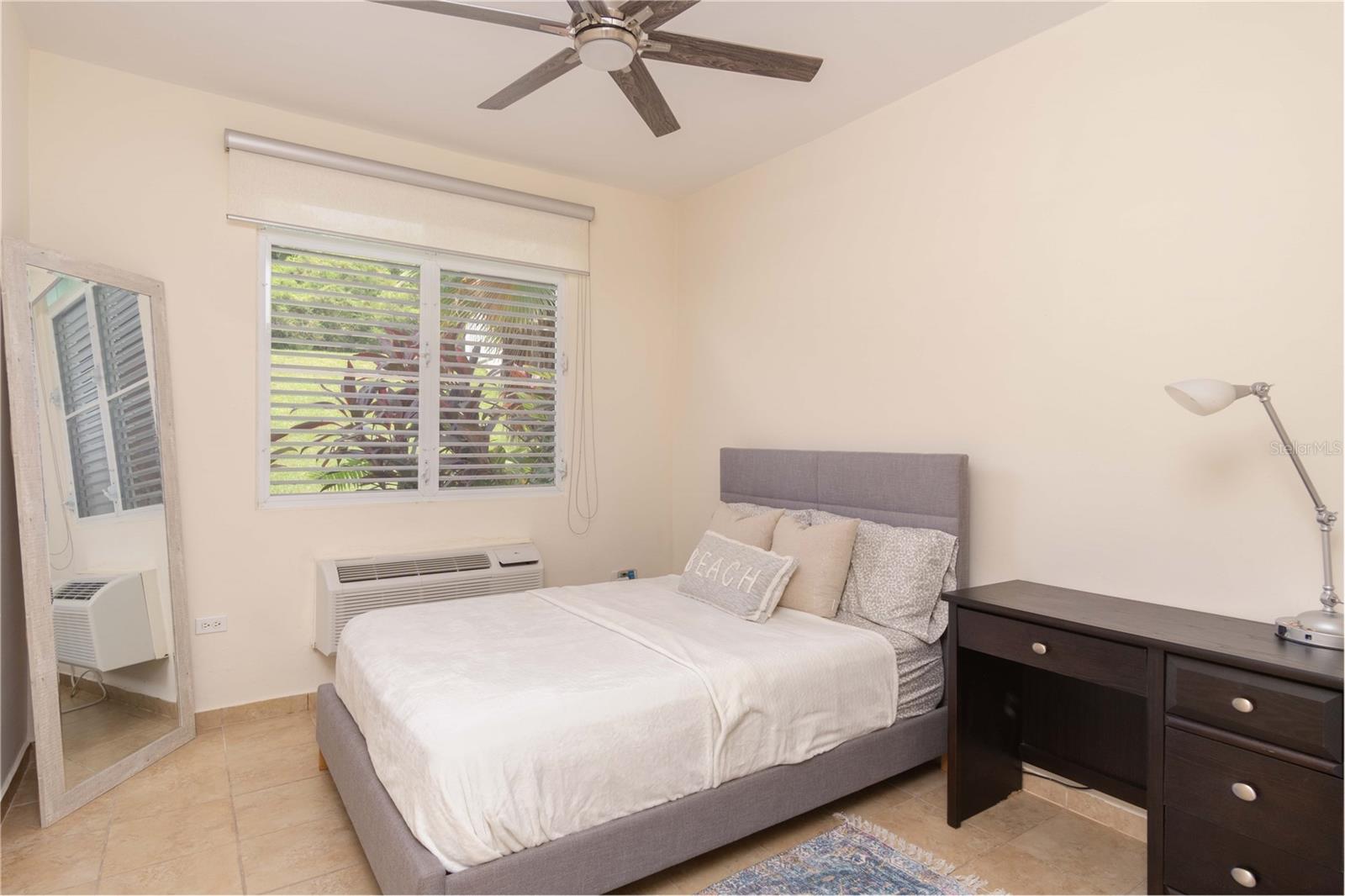 HARBOUR LAKES - Residential Lease