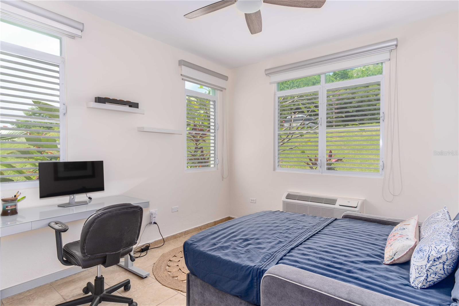 HARBOUR LAKES - Residential Lease