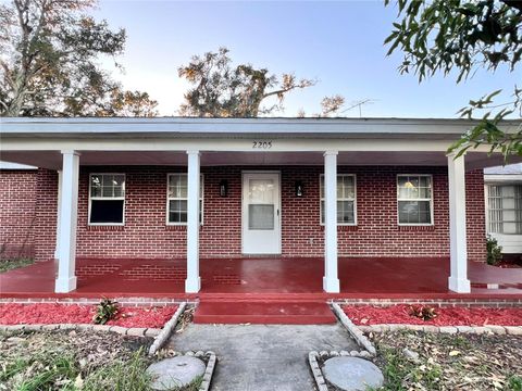 A home in WINTER HAVEN