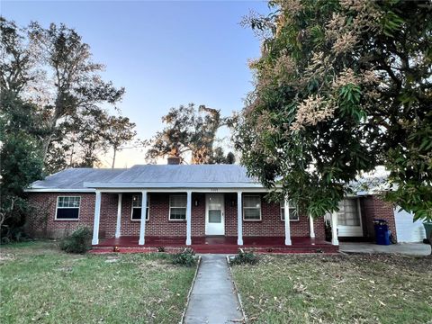 A home in WINTER HAVEN