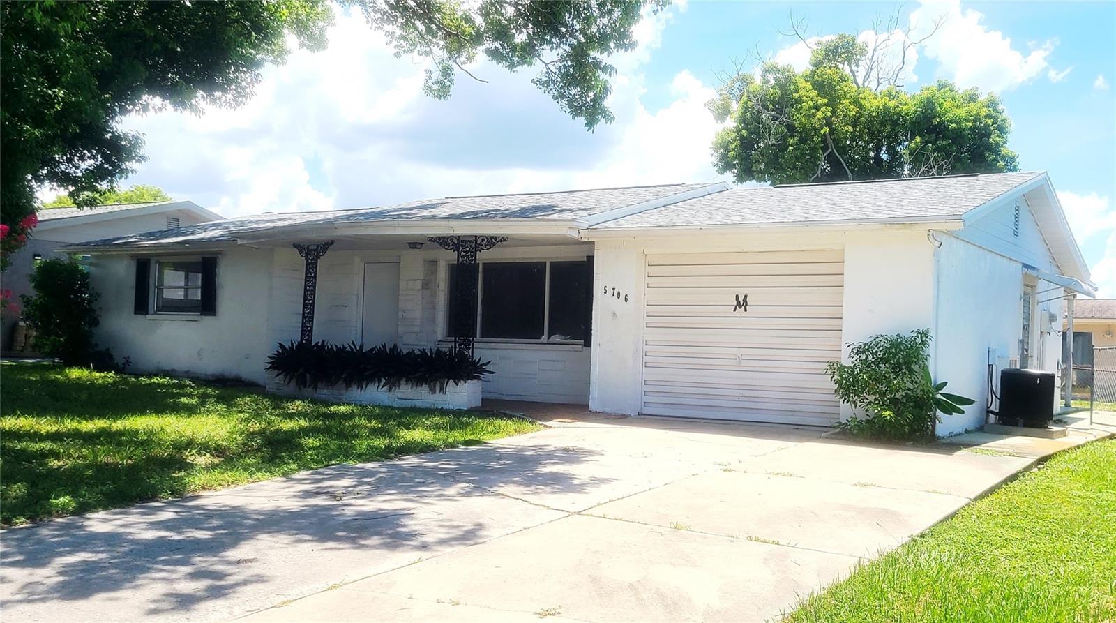 Quiet Neighborhood,
1 Full Bath with Toilet and Shower in garage.
Covered Patio and fully fenced yard.
Walking distance to elementary school and library.
Convenient to Shopping and US 19