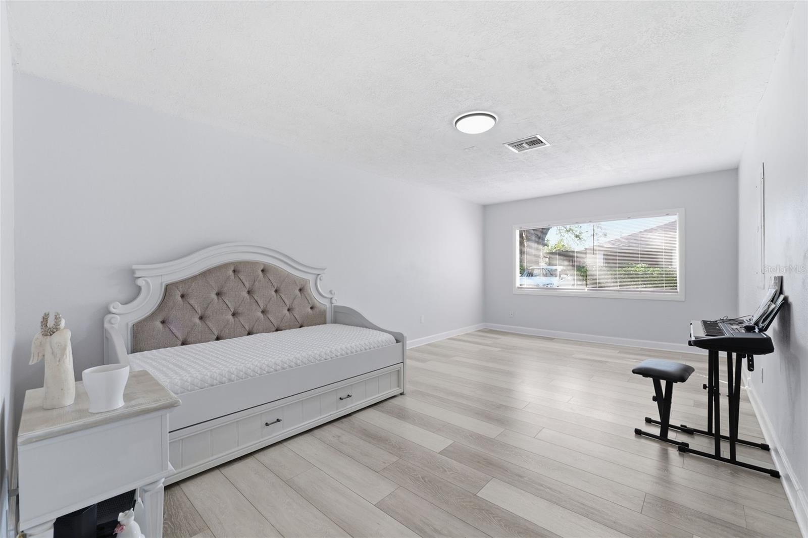 GOLF VIEW VILLAS CONDO 01 - Residential