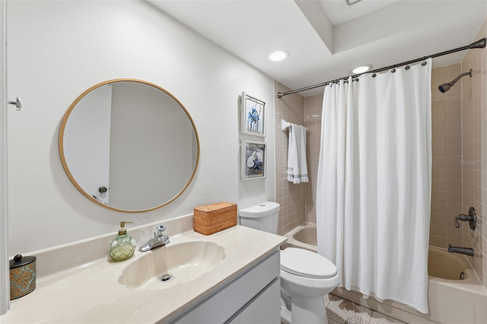 GOLF VIEW VILLAS CONDO 01 - Residential